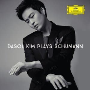 Plays Schumann