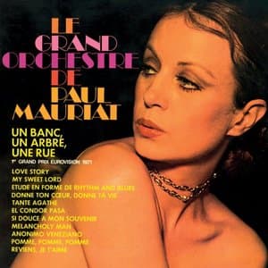 Un banc, un arbre, une rue